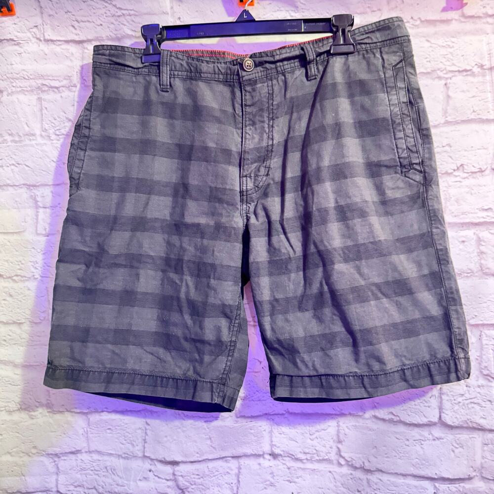 The North Face Black and Gray Shorts Men’s 36
